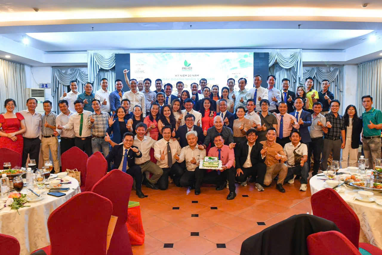 Chào mừng 20 năm Ngày Doanh nhân Việt Nam (13/10/2004 - 13/10/2024)